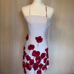 Woman’s body-con mini dress EUC White w/ Red Poppies